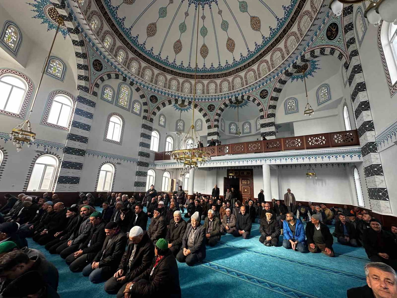 AKHİSAR HAYBER CAMİİ, DÜZENLENEN AÇILIŞ TÖRENİ VE KILINAN İLK CUMA NAMAZIYLA BİRLİKTE İBADETE...