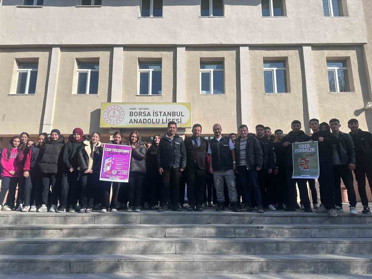 AKYAKA 300 ÖĞRENCİYE SİBER SUÇLARLA MÜCADELE EĞİTİMİ VERİLDİ(KARS-İHA)