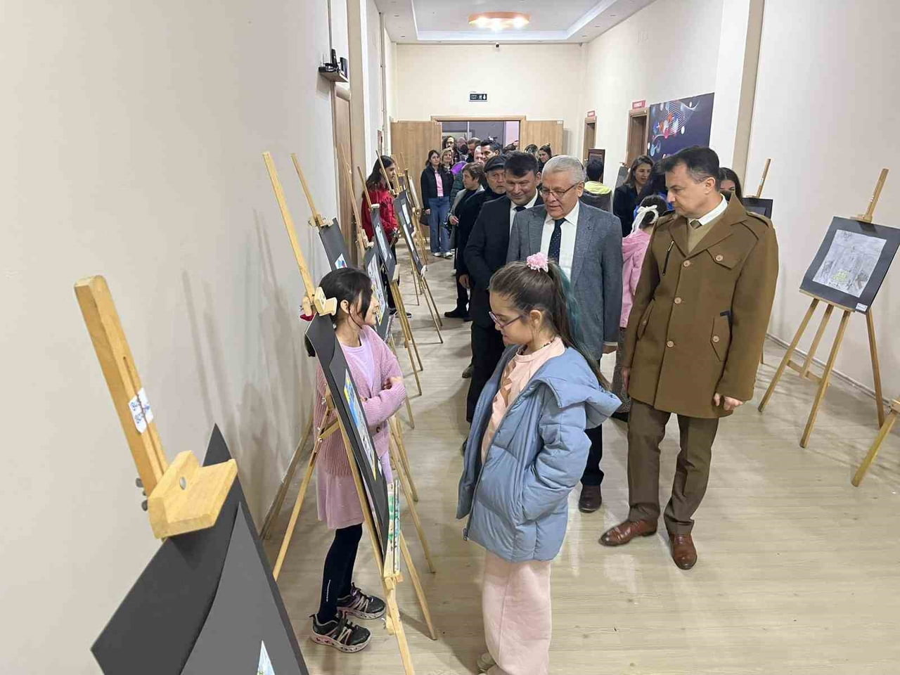 ALAŞEHİR'DE BİLİM VE SANAT MERKEZİ DÜŞTEN BERİ DERGİSİNİN TANITIMI YAPILDI