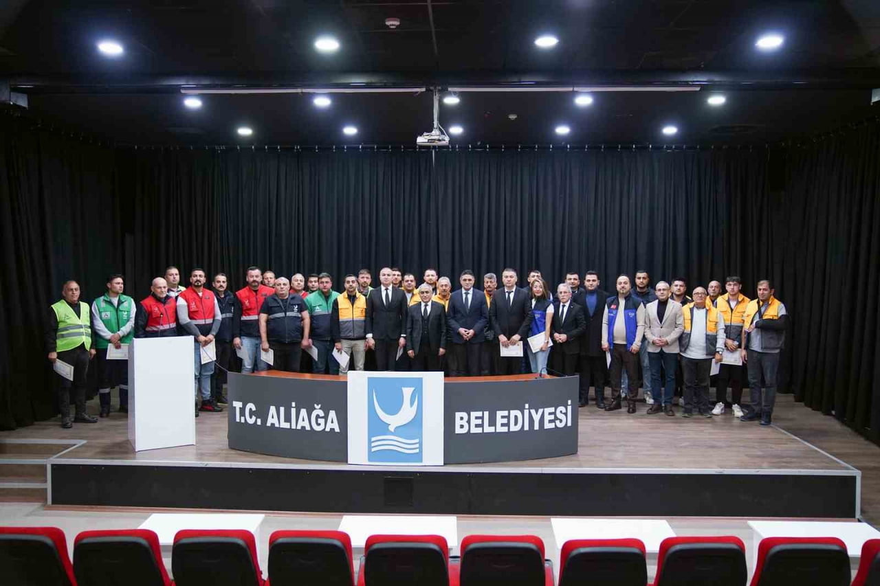 ALİAĞA BELEDİYESİ MECLİS SALONU’NDA DÜZENLENEN PROGRAMDA, TEŞEKKÜR BELGELERİ ALİAĞA KAYMAKAMI...