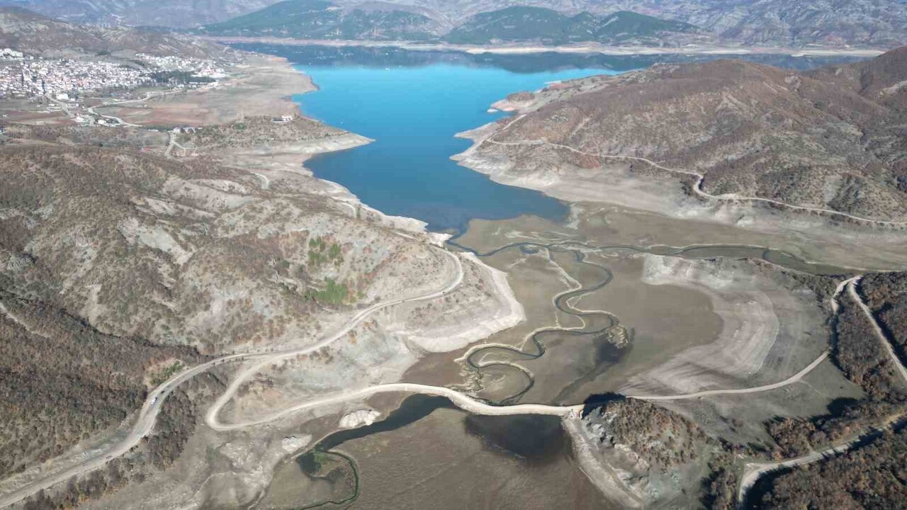 ALMUS BARAJI ÜZERİNE YAPILACAK KALICI GEÇİTLE KÖYLERİN YOLU 15 KİLOMETRE KISALACAK VE BÖLGENİN...