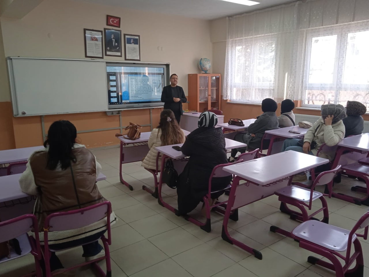 ALTINTAŞ’TA AİLE OKULU KURSU DEVAM EDİYOR