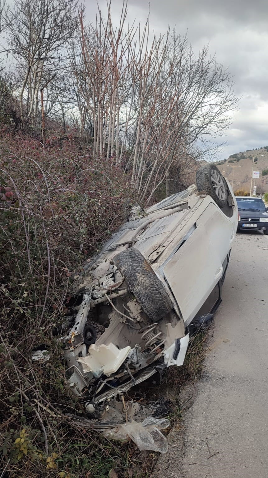 AMASYA’DA SEYİR HALİNDEYKEN KONTROLDEN ÇIKAN OTOMOBİL TAKLA ATTI. YARALANAN SÜRÜCÜ HASTANEYE...