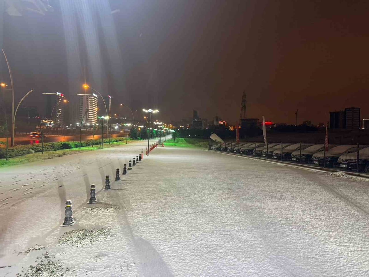 ANKARA’DA GECE SAATLERİNDE BAŞLAYAN KAR YAĞIŞI ETKİLİ OLDU.