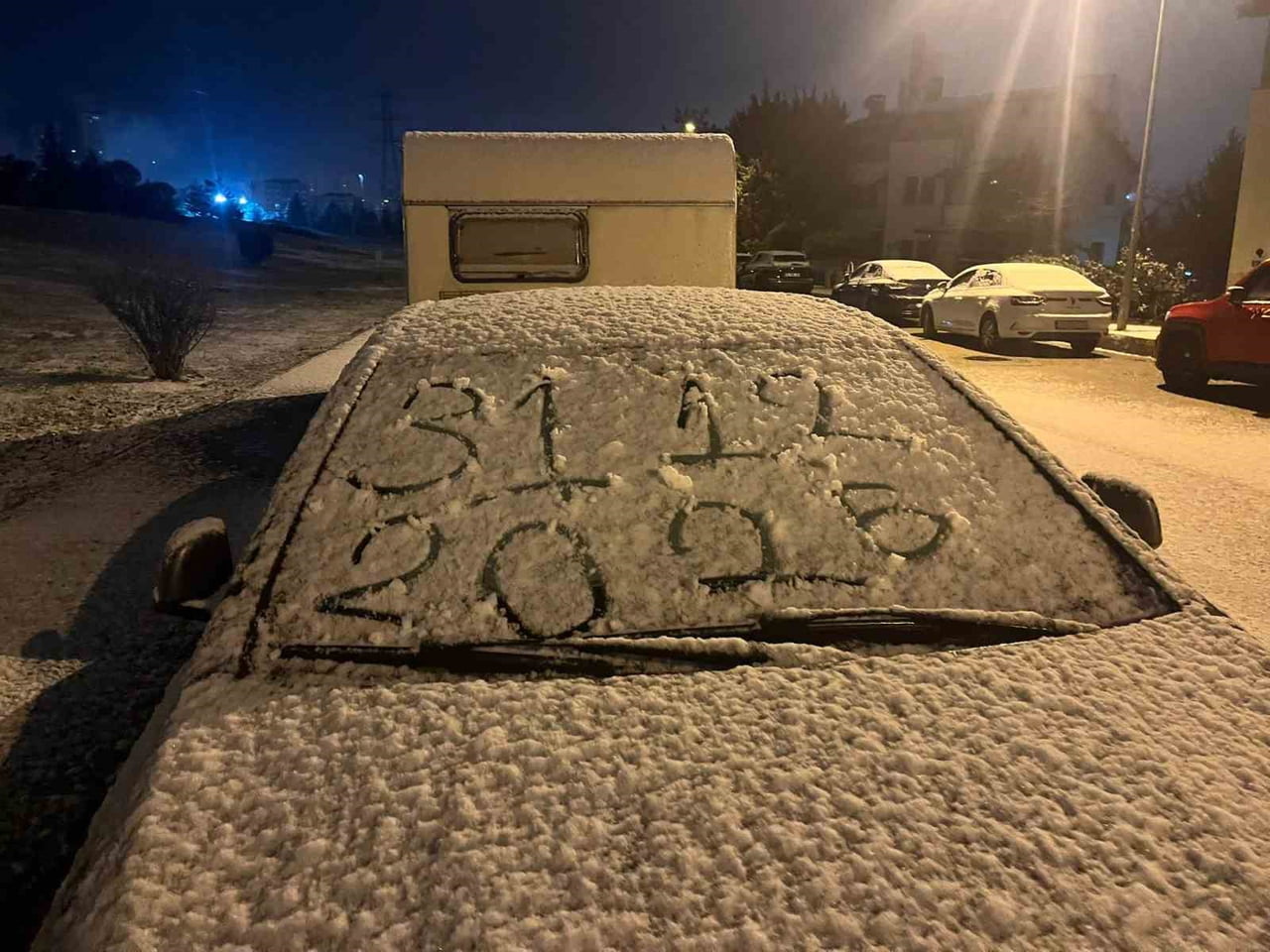 ANKARA’DA GECE SAATLERİNDE BAŞLAYAN KAR YAĞIŞI ETKİLİ OLDU.