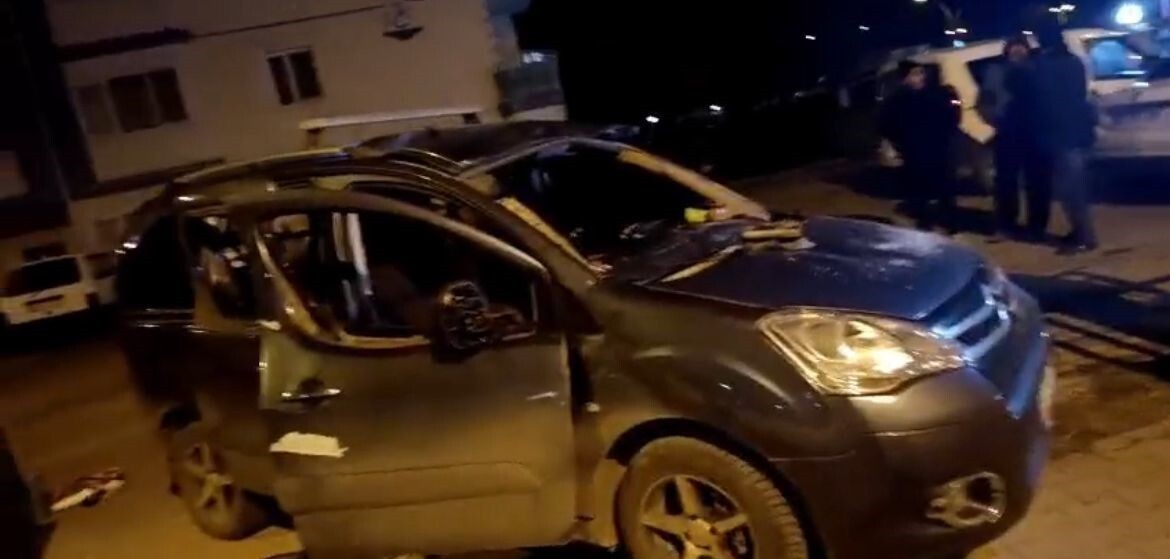 ANKARA’DA OTOMOBİLİ İÇERİSİNDE SİGARA İÇMEK İSTEYEN BİR SÜRÜCÜ ÇAKMAĞI ÇAKINCA MEYDANA GELEN...