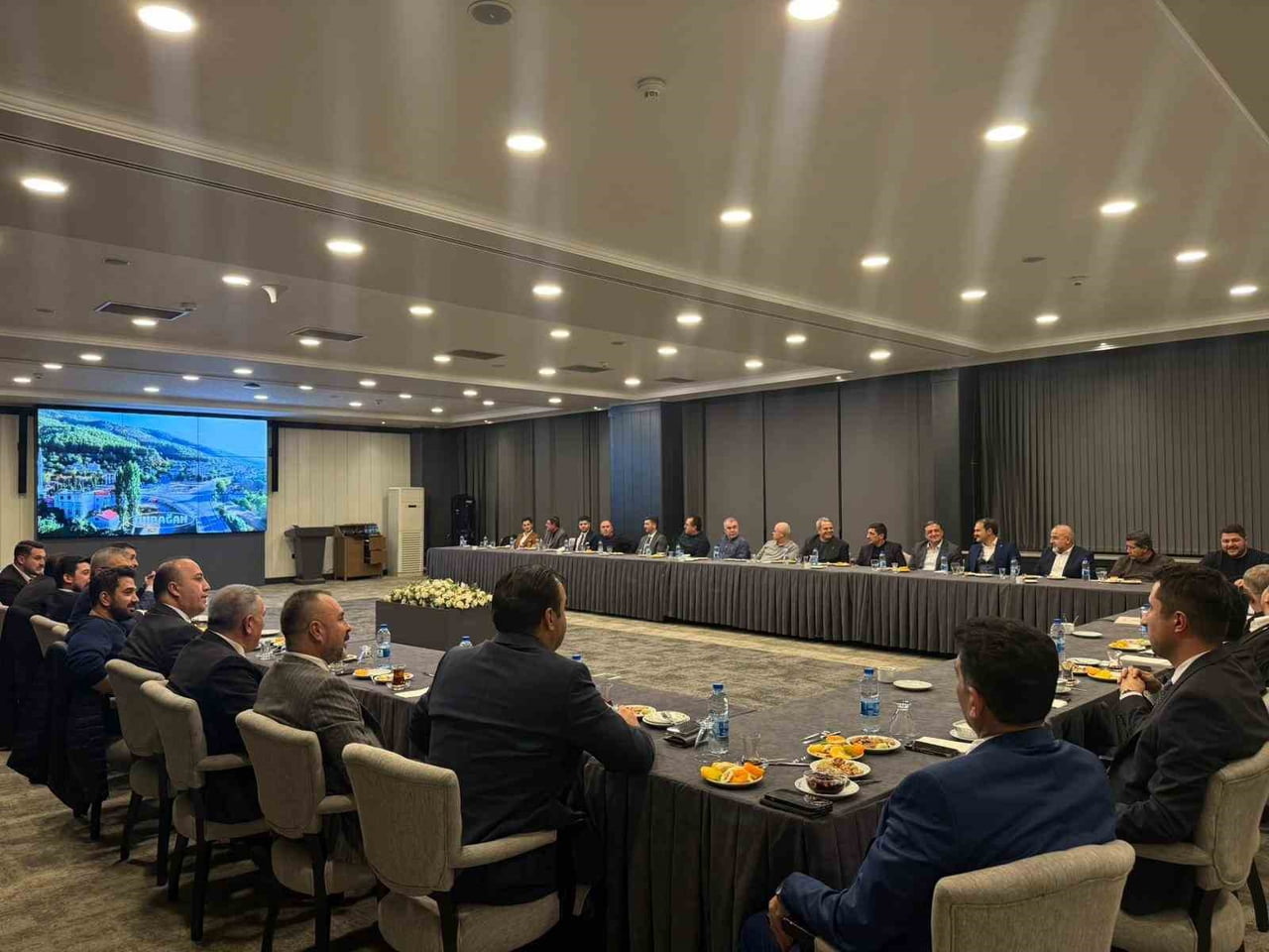 ANKARA’DA YAŞAYAN, SİNOP’UN FARKLI İLÇE VE BÖLGELERİNDE DOĞUP BÜYÜMÜŞ, KAMU YÖNETİMİNDE GÖREV...