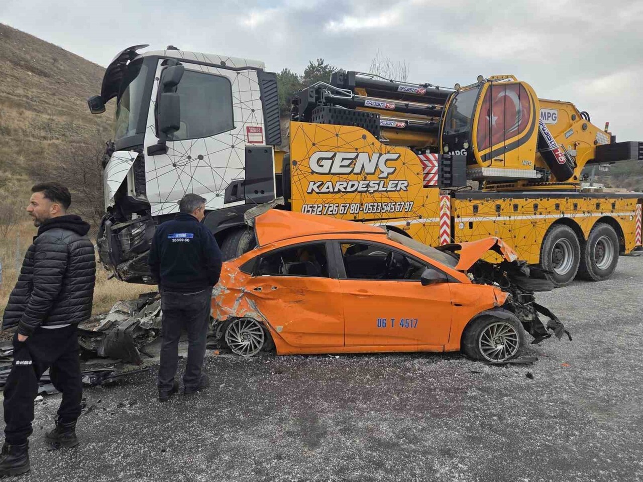 ANKARA KIRIKKALE KARAYOLU ÜZERİNDE 6 ARACIN KARIŞTIĞI ZİNCİRLEME KAZADA 5 KİŞİ YARALANDI.