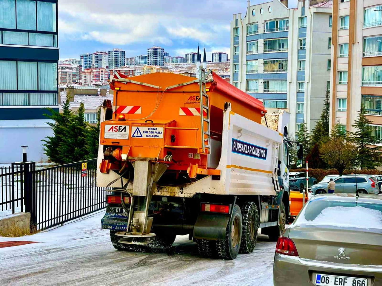ANKARA PURSAKLAR BELEDİYESİ, ETKİLİ OLAN YOĞUN KAR YAĞIŞIYLA İLÇE GENELİNDE ULAŞIMIN AKSAMAMASI VE...