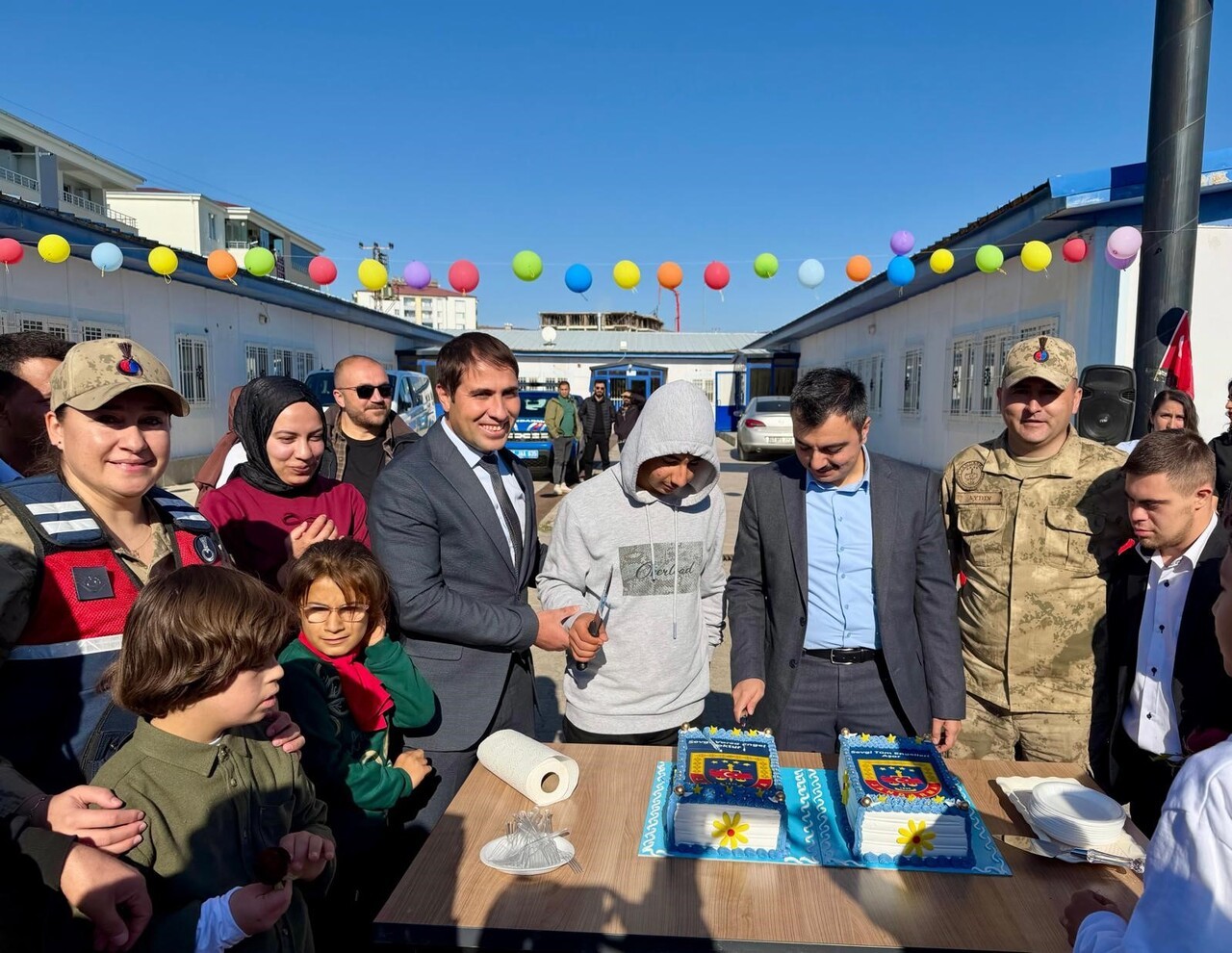 ANLAMLI ETKİNLİKTE DİCLE KAYMAKAMI MUSTAFA ATIŞ, DİCLE İLÇE MİLLİ EĞİTİM MÜDÜRÜ MUSTAFA SABIR VE...