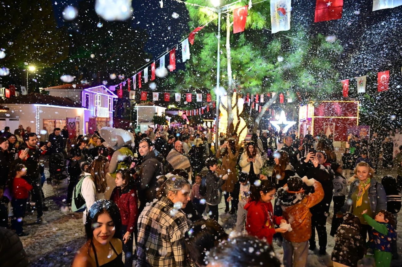 ANTALYA'DA KEPEZ BELEDİYESİ TARAFINDAN DÜZENLENEN "YENİ YIL ÇARŞISI VE ETKİNLİKLERİ"...