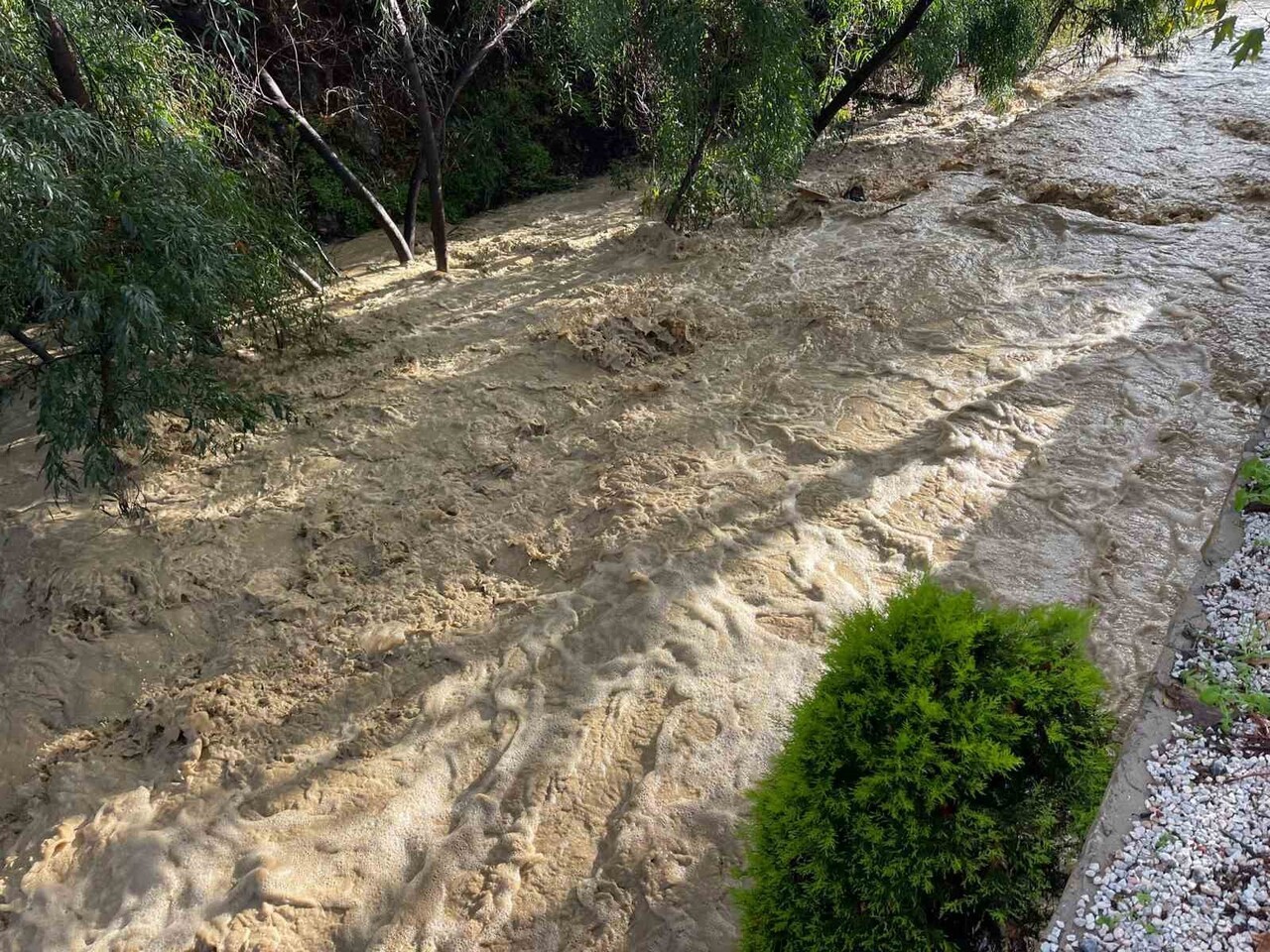 ANTALYA'NIN ALANYA İLÇESİNDE BUGÜN ÖĞLE SAATLERİNDE ETKİLİ OLAN SAĞANAK YAĞMUR, 5 YILDIZLI OTELİN...