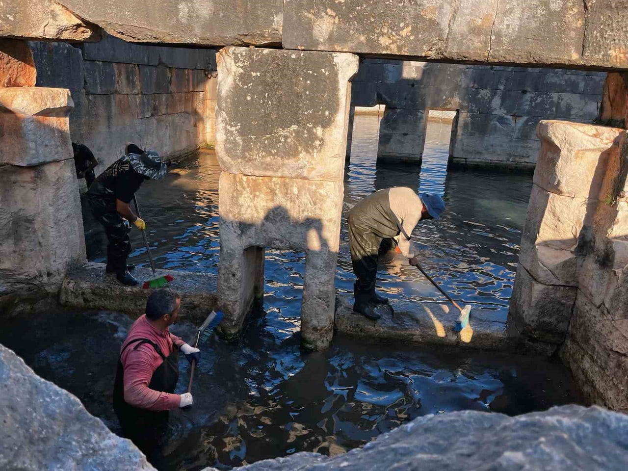 ANTALYA'NIN DEMRE İLÇESİNDEKİ MYRA ANTİK KENTİ SINIRLARINDA YER ALAN VE MİLATTAN SONRA 2. YÜZYILDA...