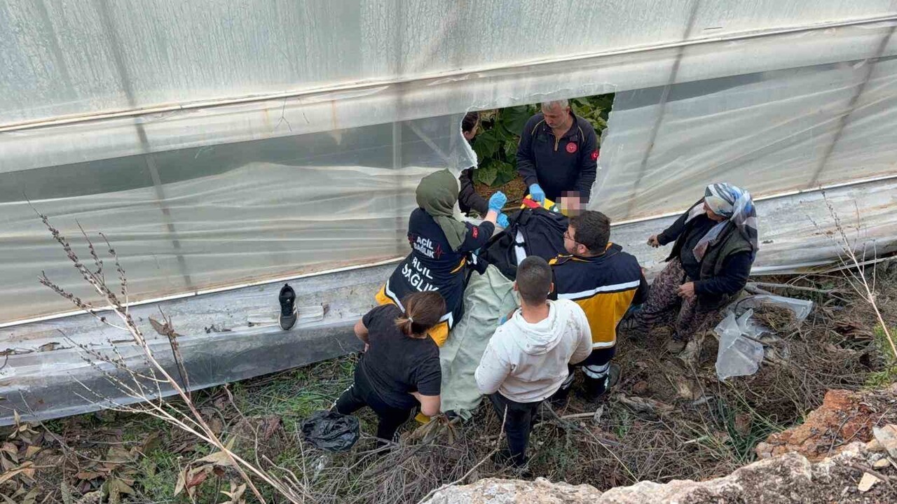 ANTALYA'NIN GAZİPAŞA İLÇESİNDE MEYDANA GELEN İŞ KAZASINDA BİR ÇİFTÇİ YARALANDI. OLAY, KORUBAŞI...