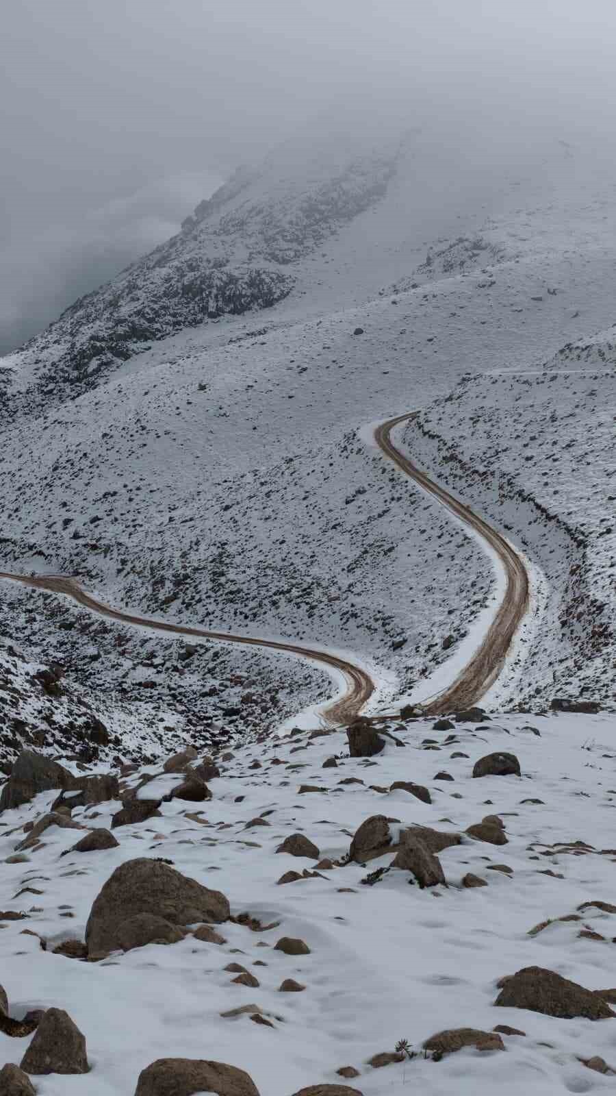 ANTALYA'NIN KAŞ İLÇESİNDE SOĞUK HAVANIN ETKİLİ OLDUĞU YÜKSEK RAKIMLI BÖLGELER KAR YAĞIŞIYLA...