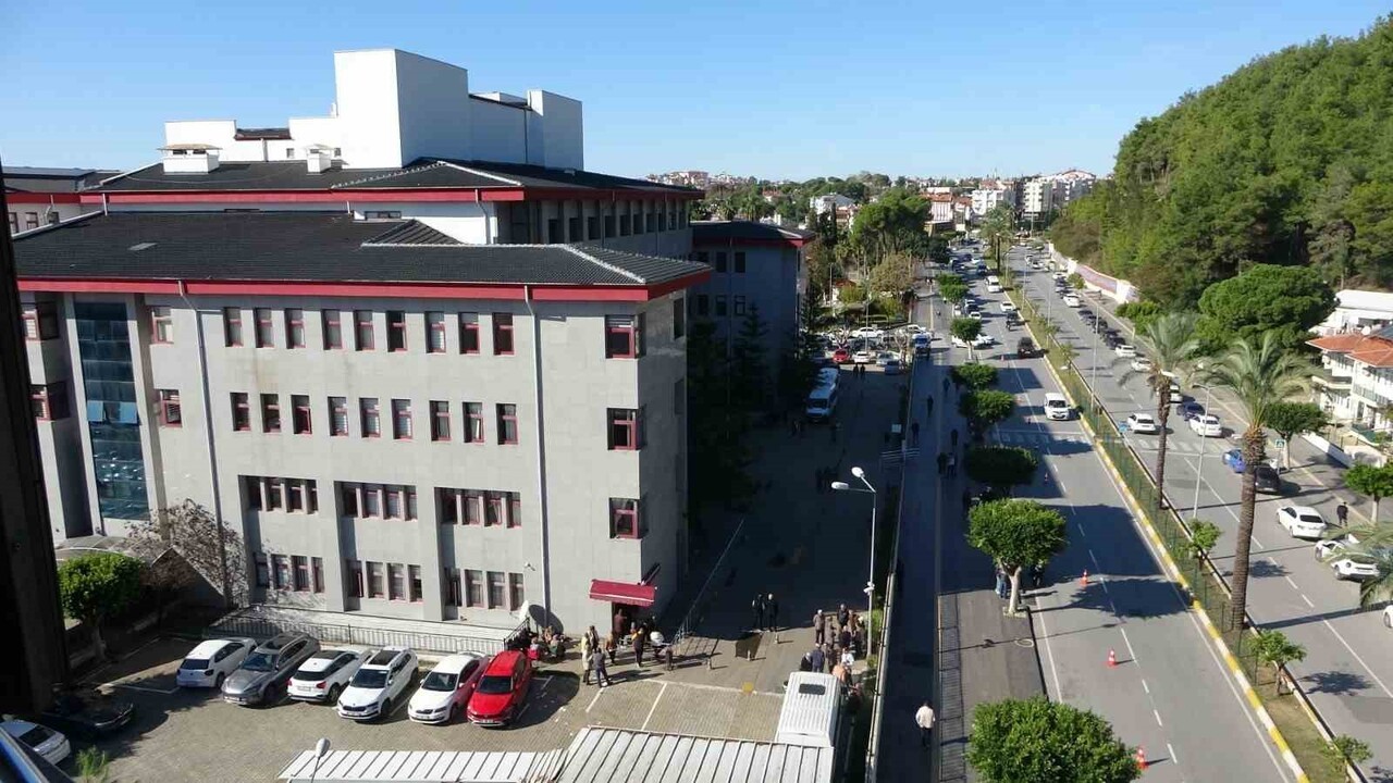 ANTALYA'NIN MANAVGAT BELEDİYESİ'NE YÖNELİK 'YOLSUZLUK' VE 'RÜŞVET' SORUŞTURMASI ÇERÇEVESİNDE...