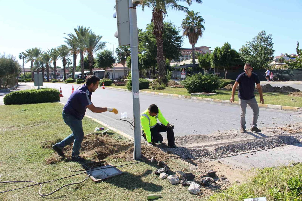 ANTALYA BÜYÜKŞEHİR BELEDİYESİ EKİPLERİ, MANAVGAT’TA EKONOMİK ÖMRÜNÜ TAMAMLAMIŞ OLAN TRAFİK...