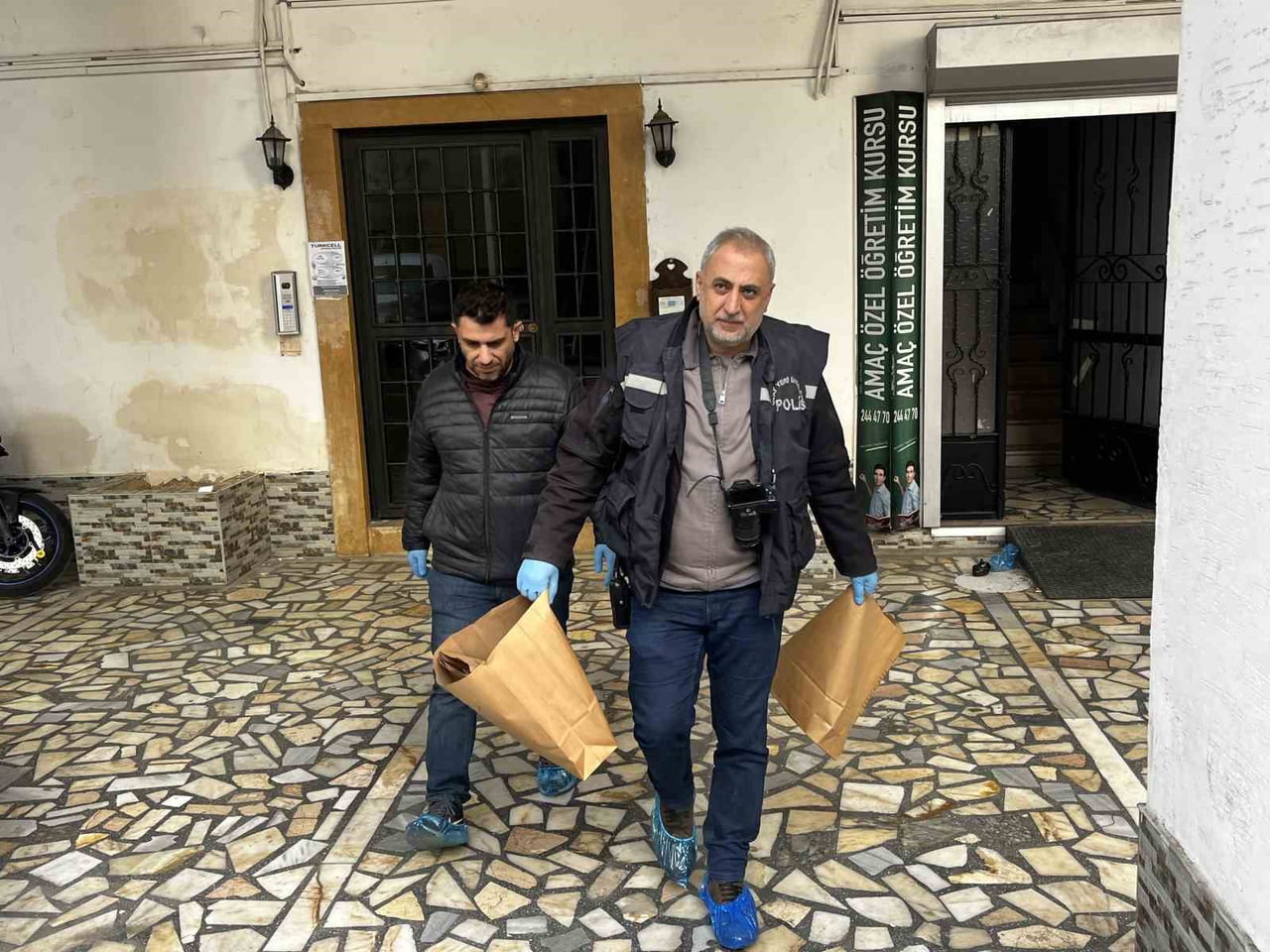 ANTALYA’DA EVİNDE CANSIZ BEDENİ BULUNAN 70 YAŞINDAKİ YAŞLI KADININ ÖLÜMÜYLE İLGİLİ GÖZALTINA...