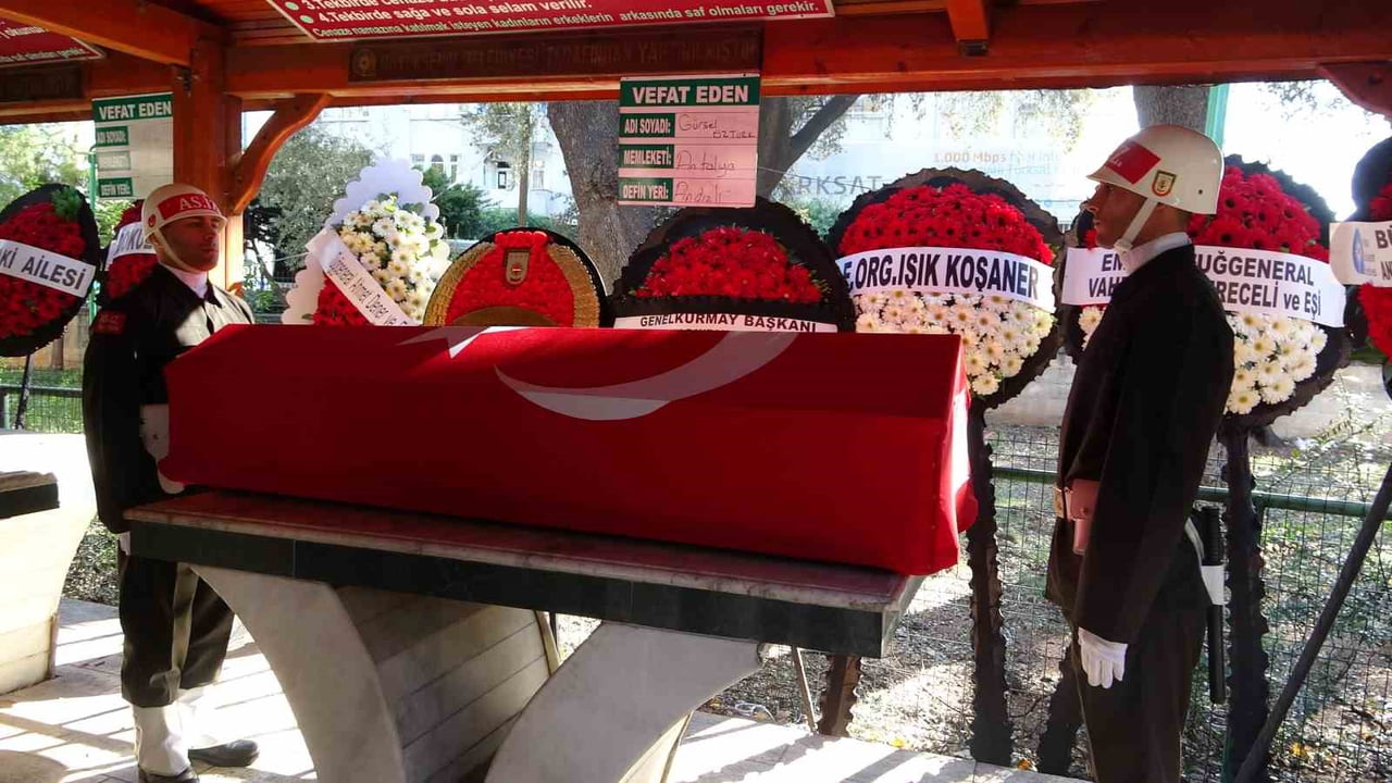 ANTALYA’DA YAŞAMINI YİTİREN GİRESUNLU EMEKLİ TÜMGENERAL GÜRSEL ÖZTÜRK İÇİN MURATPAŞA CAMİİ’NDE...