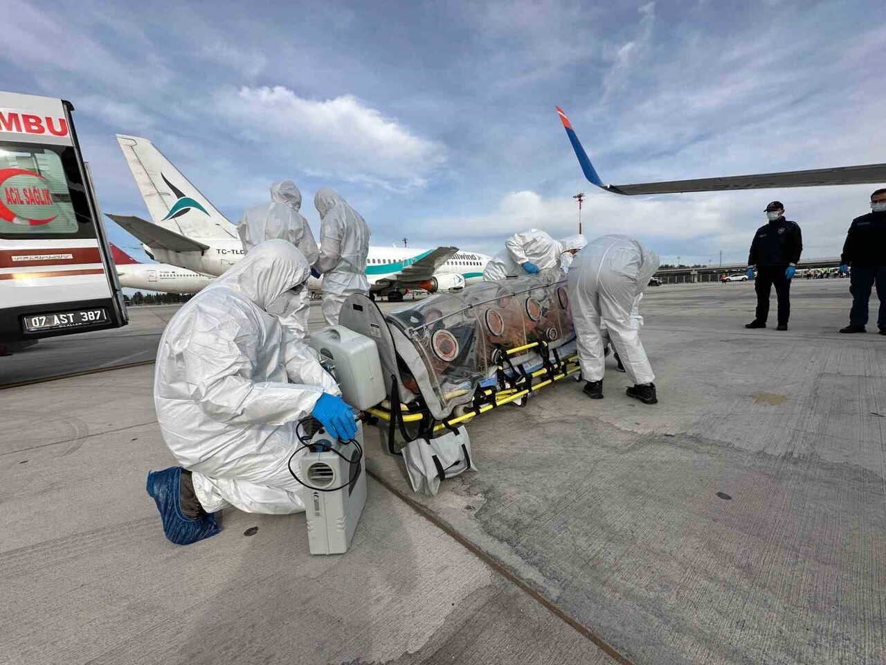 ANTALYA HAVALİMANI’NDA DÜNYA SAĞLIK ÖRGÜTÜ’NÜN SALGIN İLAN ETTİĞİ VARSAYILAN SENARYOYA GÖRE BİR...