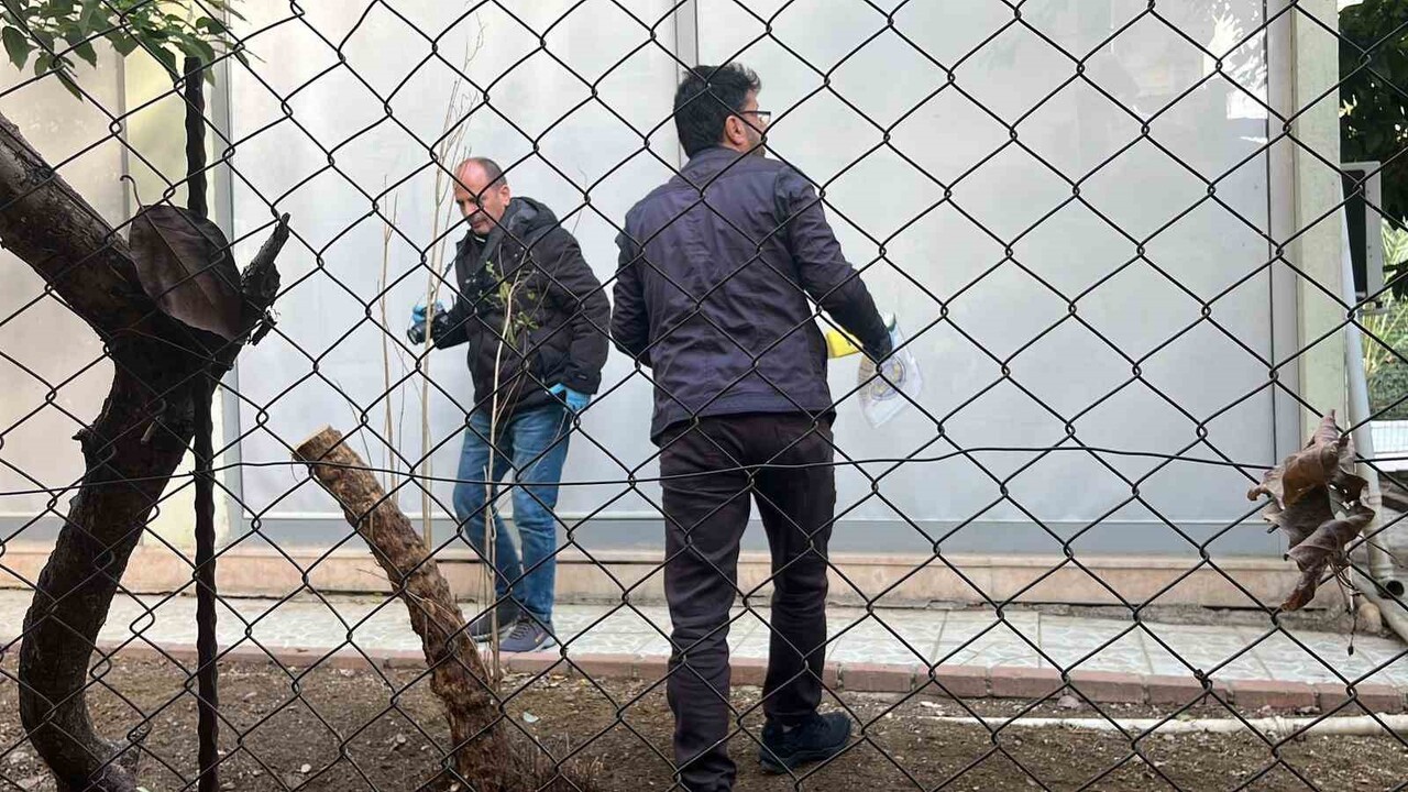 ANTALYA’NIN ALANYA İLÇESİNDE ALACAK VERECEK MESELESİ YÜZÜNDEN ÇIKAN TARTIŞMA, BIÇAKLI KAVGAYA...