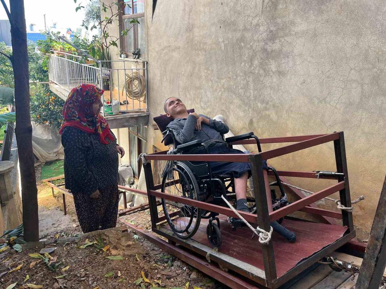 ANTALYA’NIN ALANYA İLÇESİNDE YAŞAYAN DOĞUŞTAN BEDENSEL VE ZİHİNSEL ENGELLİ 18 YAŞINDAKİ TUNAHAN...