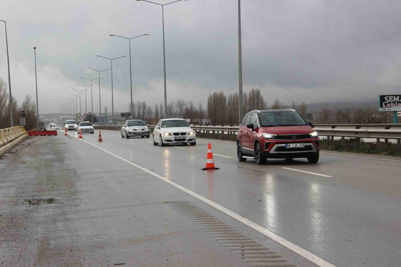 ARAÇLARIN EKİPLER TARAFINDAN KONTROL EDİLMESİNDEN GÖRÜNTÜ