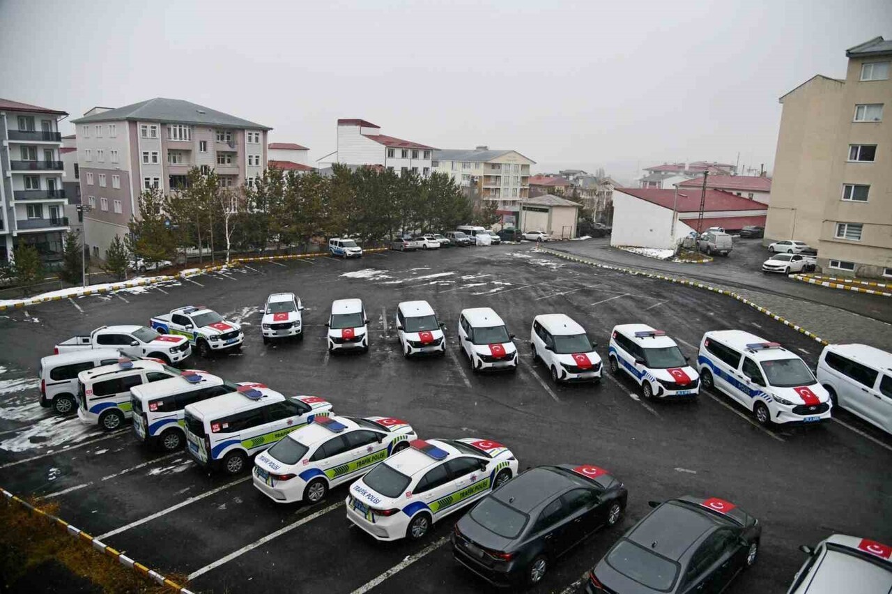 ARDAHAN’DA EMNİYETE TAHSİS EDİLEN 20 YENİ ARAÇ TÖRENLE HİZMETE ALINDI.   (OLGUN...
