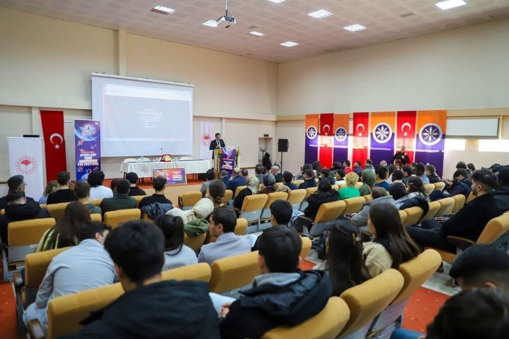 ARDAHAN ÜNİVERSİTESİ, TÜRKİYE TEKNOLOJİ TAKIMI VAKFI (T3 VAKFI) VE ARÜ TEKNOFEST TOPLULUĞU İŞ...