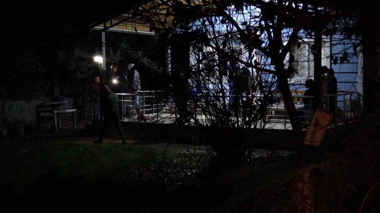 ARKADAŞLARIN SİLAHLA OYUNU KANLI BİTTİ