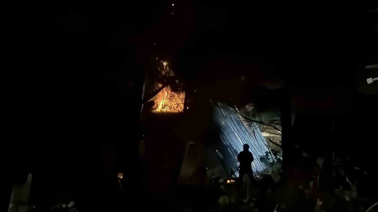 ARNAVUTKÖY'DE USULSÜZ İŞLETİLDİĞİ GEREKÇESİYLE KAPATILAN VE İÇERİSİNDE YAKLAŞIK 10 ADET BUNGALOV...