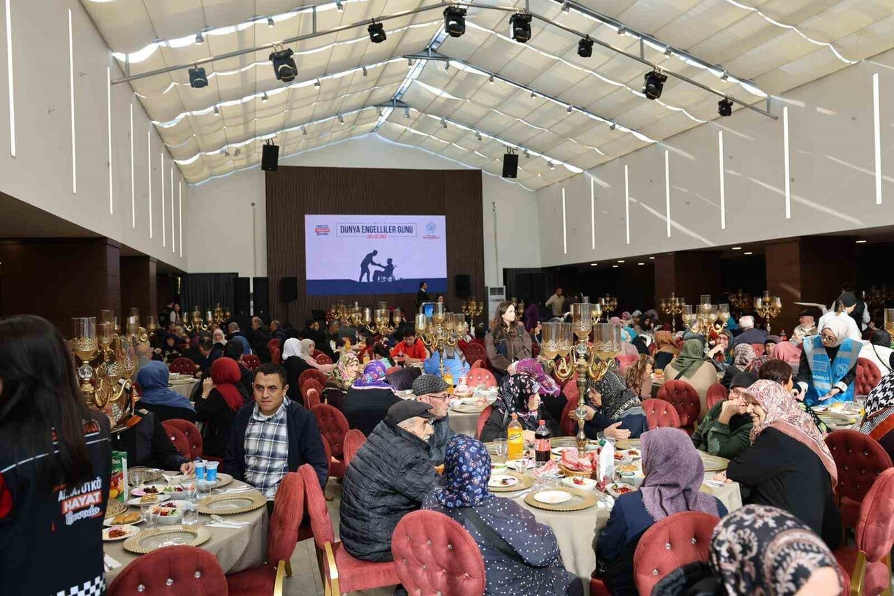 ARNAVUTKÖY BELEDİYESİ, 3 ARALIK DÜNYA ENGELLİLER GÜNÜ DOLAYISIYLA 3 GÜN BOYUNCA KUAFÖR HİZMETİ...