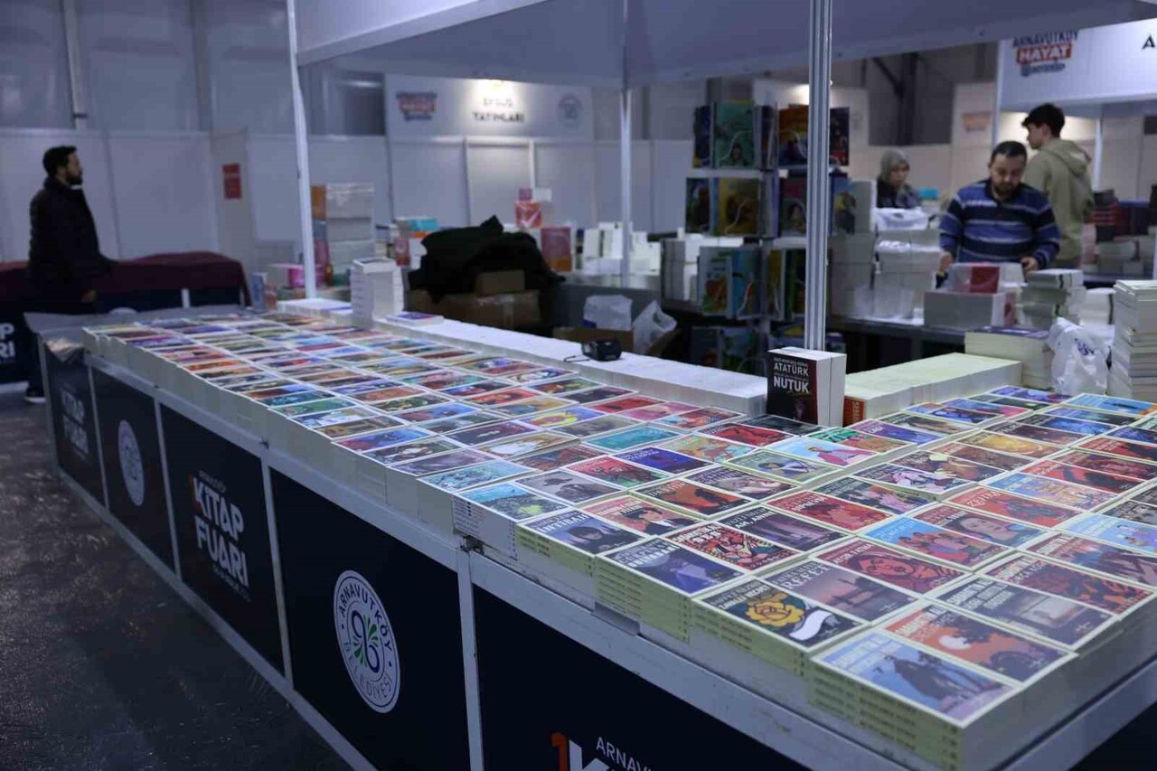 ARNAVUTKÖY BELEDİYESİ TARAFINDAN BU YIL İLK KEZ DÜZENLENEN ARNAVUTKÖY KİTAP FUARI BUGÜN KAPILARINI...