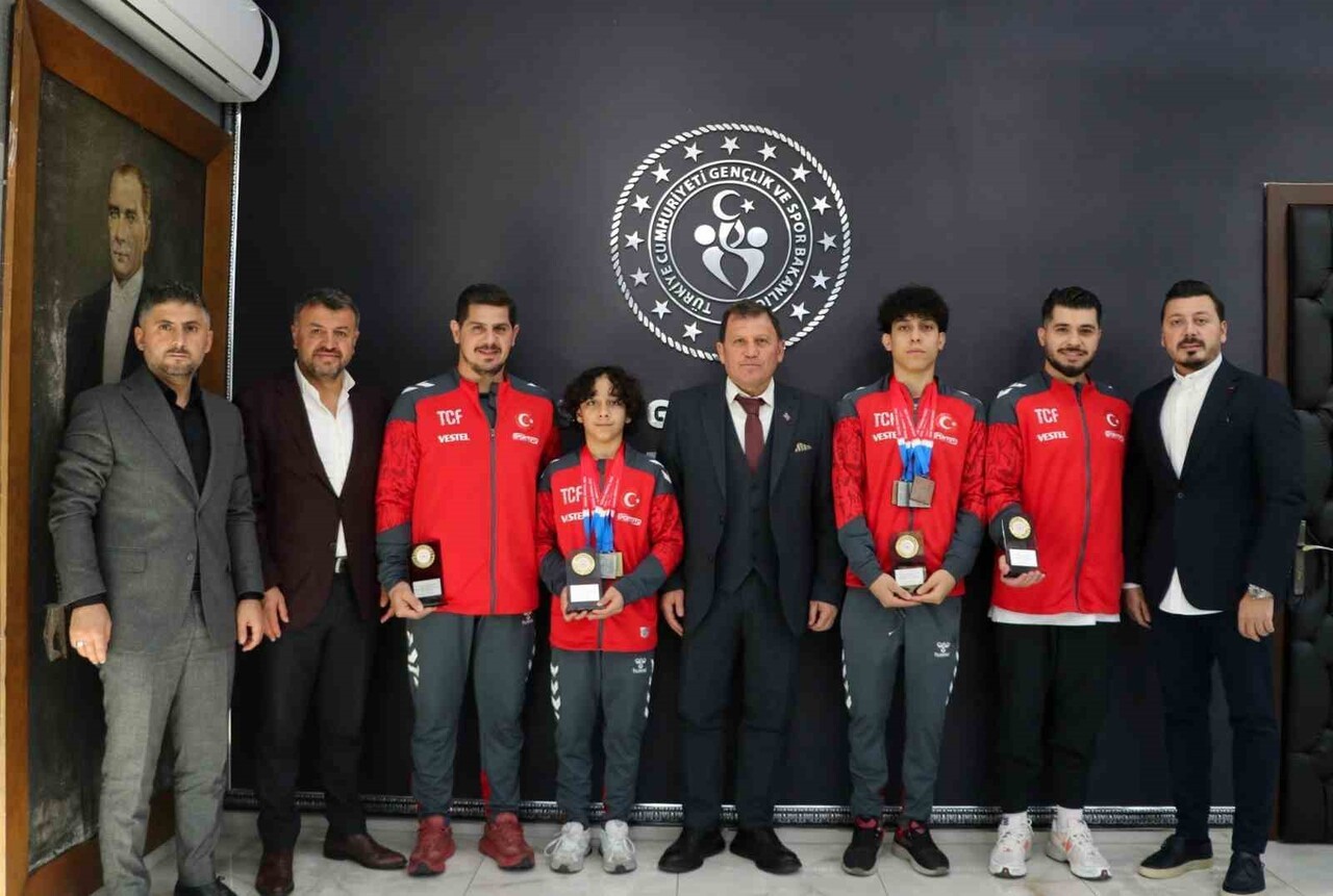 ARTİSTİK CİMNASTİK BALKAN ŞAMPİYONASI'NDAN MADALYALARLA DÖNEN SPORCULAR VE ANTRENÖRLERİ KAYSERİ...