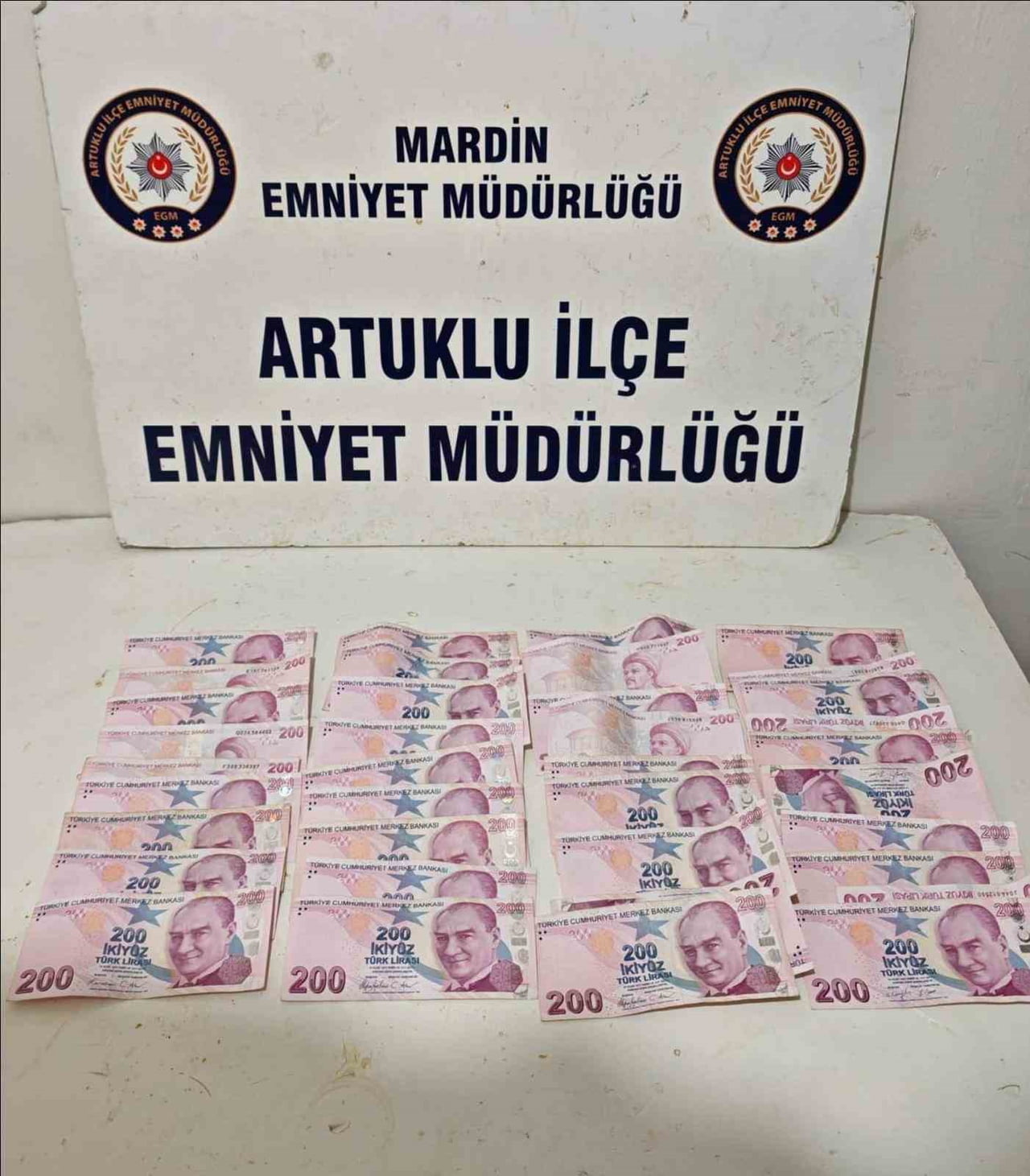 ARTUKLU İLÇESİNDE BİR VATANDAŞIN KENDİSİNE AİT BANKA KARTININ KAYBOLMASI SONUCU BİLGİSİ DIŞINDA 7...