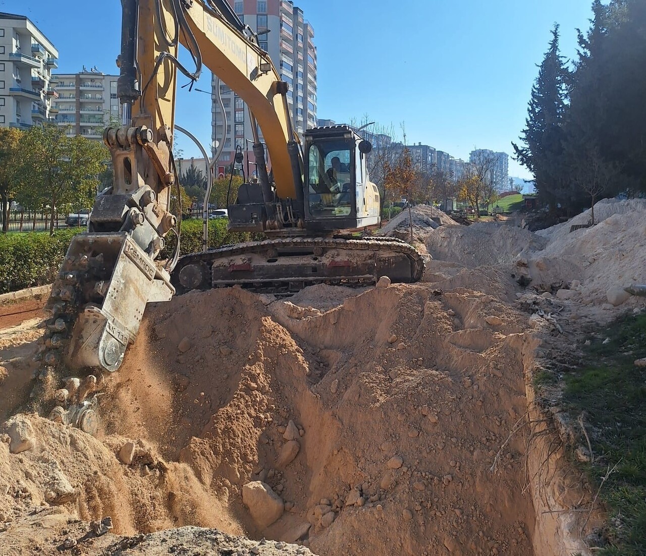 ARTUKLU İLÇESİNDEKİ İÇME SUYU ALTYAPISINI GÜÇLENDİRMEYİ HEDEFLEYEN PROJE, YATAY GEÇİŞ ANA DÖŞEME...