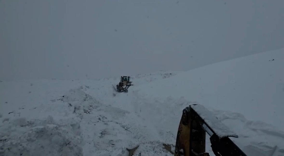 ARTVİN VALİSİ TURAN ERGÜN, ARDANUÇ İLÇESİ ZEKERİYA KÖYÜNDE MEYDANA GELEN ÇIĞ İLE İLGİLİ SAAT 11.00...