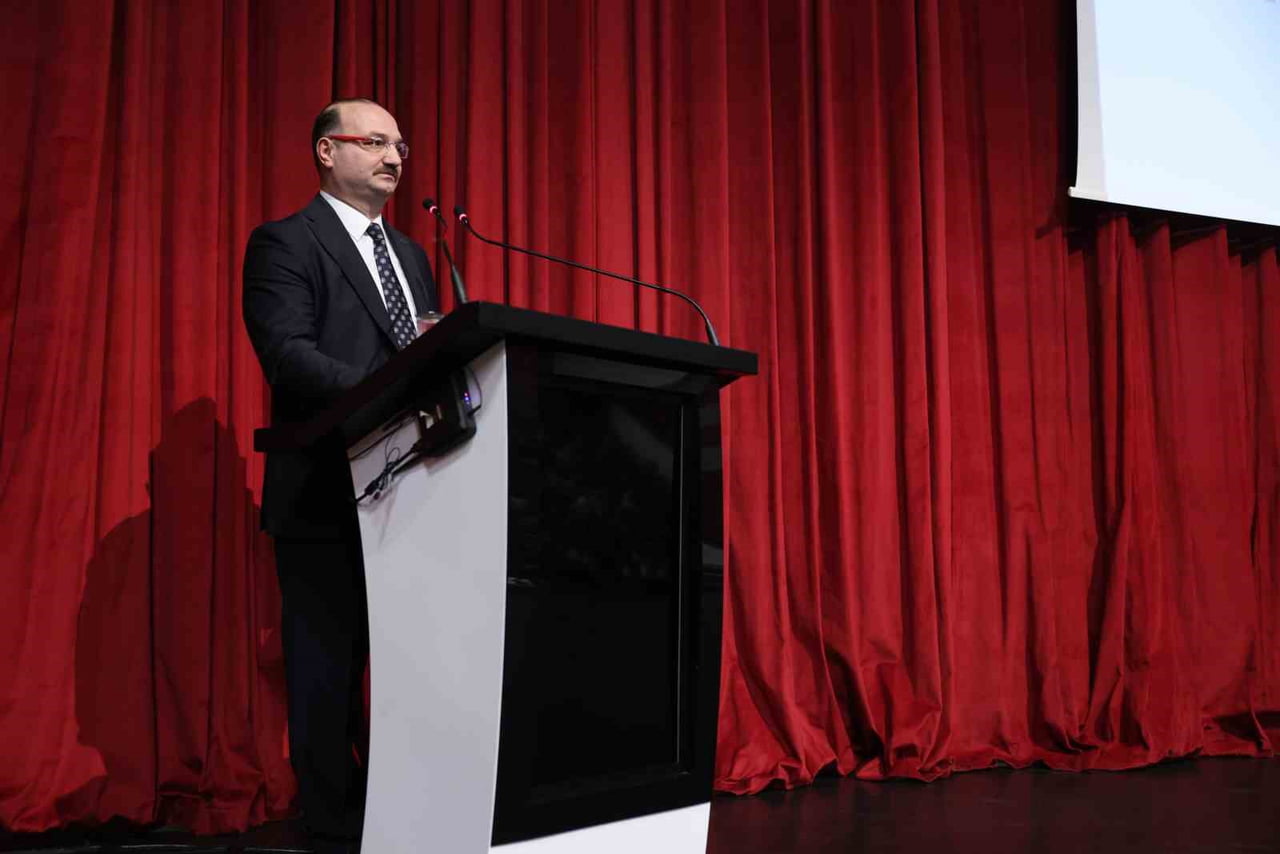 ATATÜRK ÜNİVERSİTESİ TIP FAKÜLTESİ 1. SINIF ÖĞRENCİLERİNE YÖNELİK GELENEKSEL ÖNLÜK GİYME TÖRENİ...