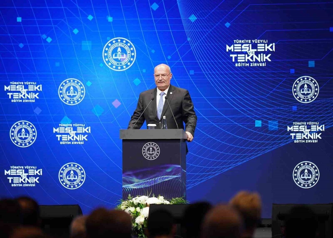 ATO BAŞKANI BARAN PROGRAMDA BİR KONUŞMA YAPTI