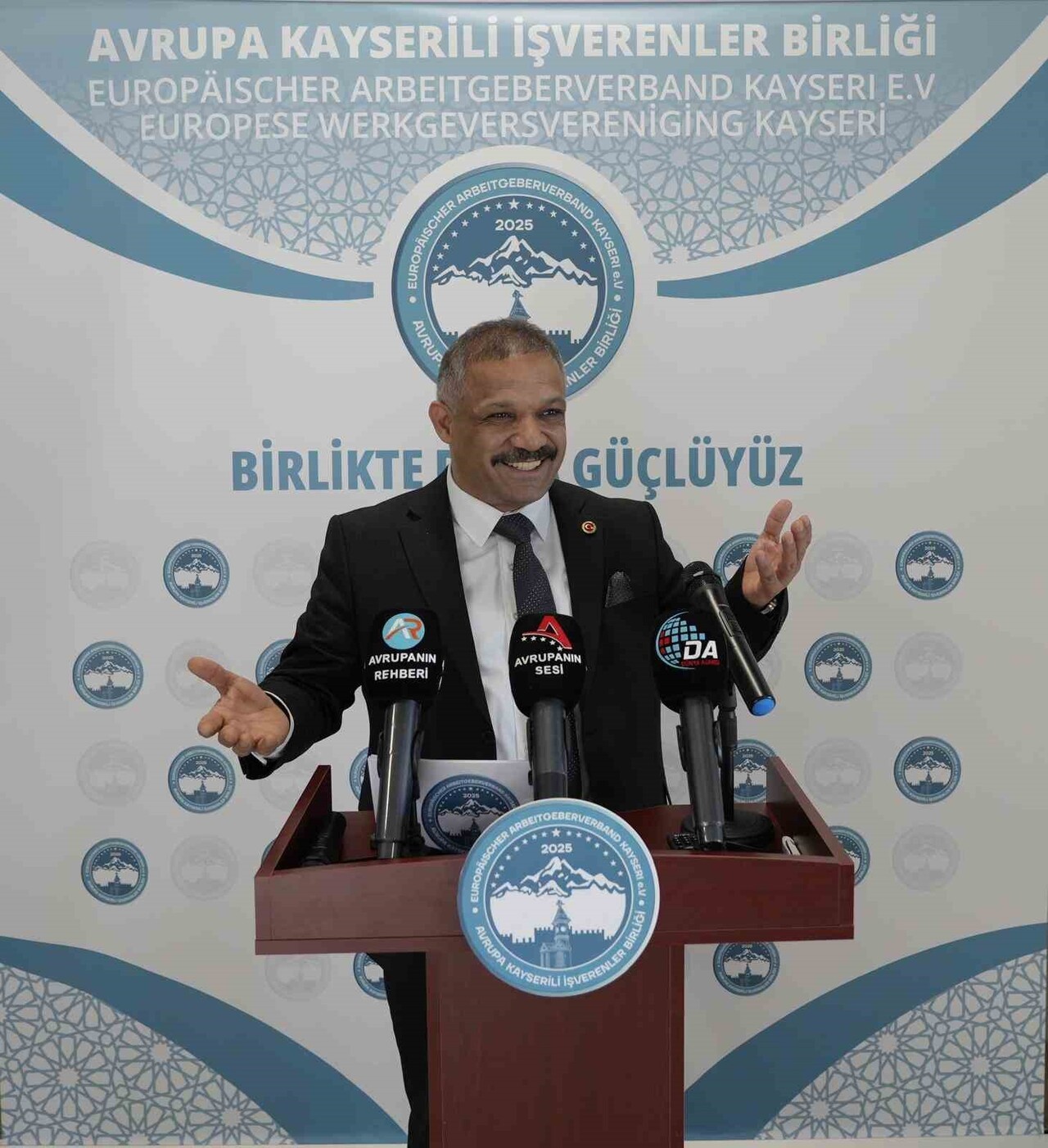 AVRUPA KAYSERİLİ İŞVERENLER BİRLİĞİ (AKİB) OLAĞANÜSTÜ GENEL KURULUNDA TEK LİSTEYLE ADAY OLAN ALİ...