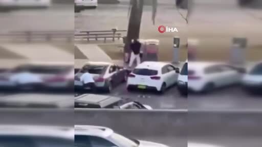 Avustralya'nın Sydney şehrinde 16 kişinin öldüğü silahlı saldırıda, saldırganlardan birinin...