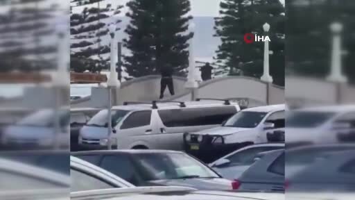 Avustralya’nın Yeni Güney Galler eyaletinin başkenti Sydney’deki Bondi Plajı’nda silahlı saldırı...