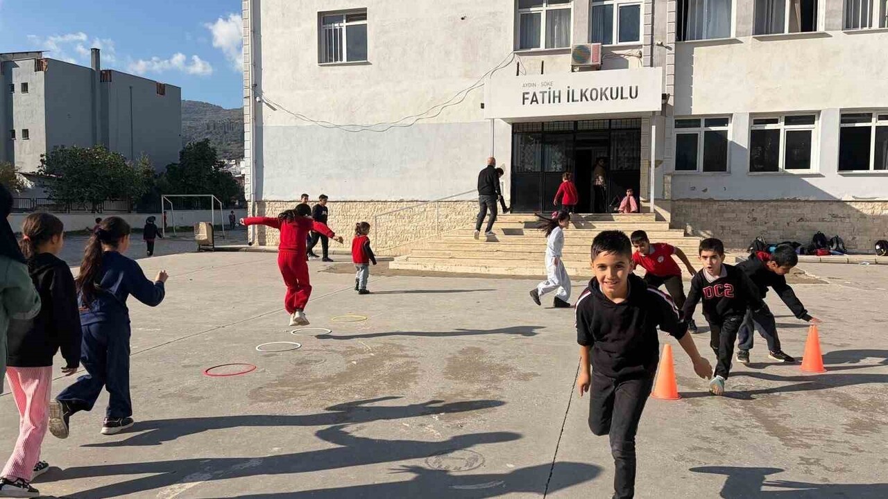 AYDIN'DA ÇOCUKLARIN FİZİKSEL GELİŞİMİNİ DESTEKLEMEK VE SPORU SEVDİRMEK AMACIYLA İLKOKULLARDA SPOR...