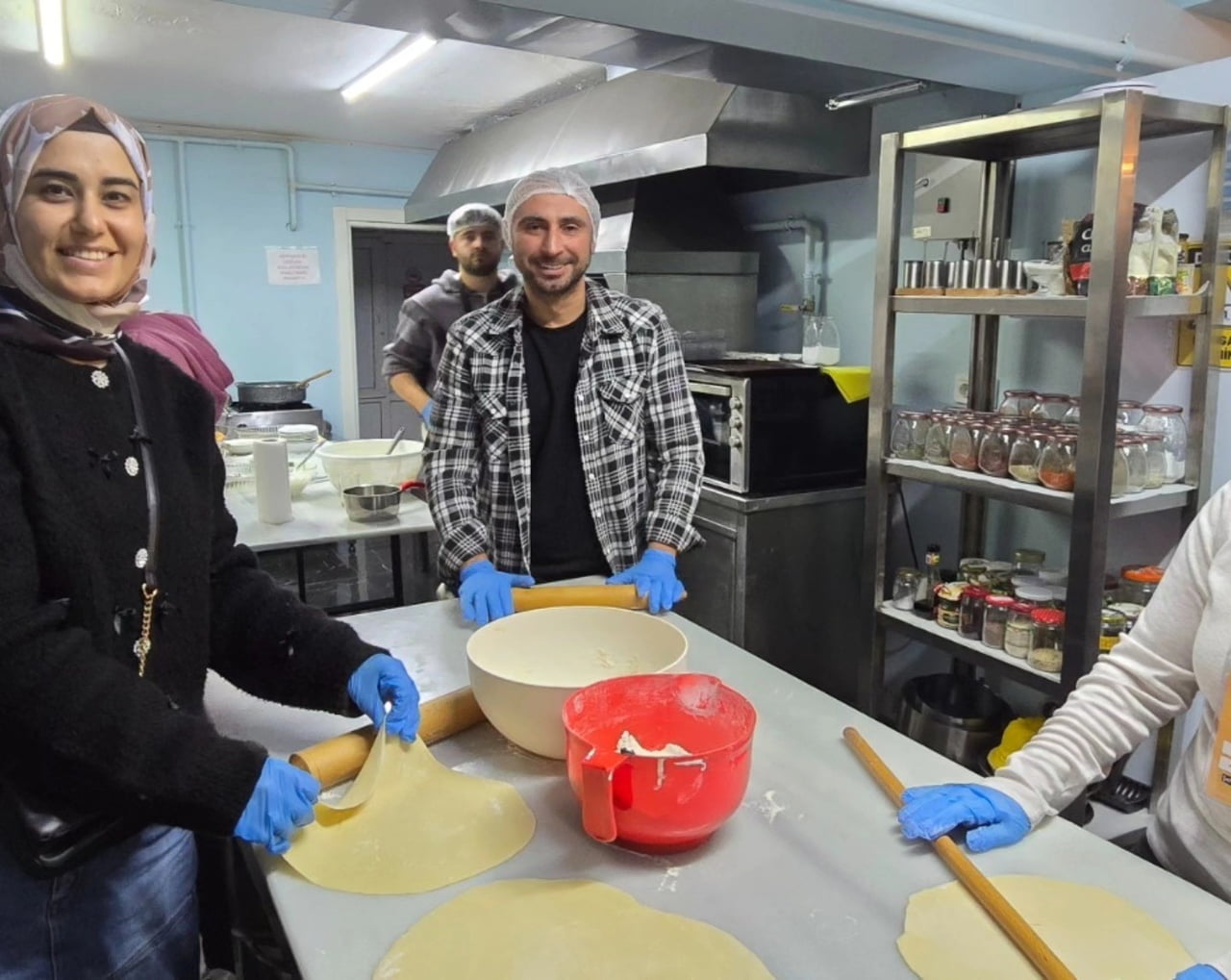 AYDIN'DA GÖREV YAPAN ÖĞRETMENLER BU KEZ ÖĞRETEN DEĞİL ÖĞRENEN OLURKEN, ÖNLÜĞÜ GİYEN ÖĞRETMENLER...