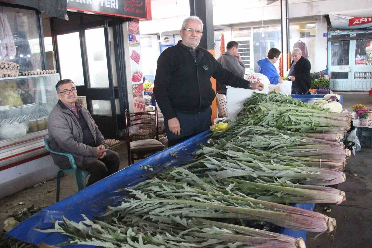 AYDIN'IN BOZDOĞAN İLÇESİNDE YARIM ASIRDIR ENGİNAR İŞİ İLE UĞRAŞAN 69 YAŞINDAKİ MEHMET ÖZKAN...
