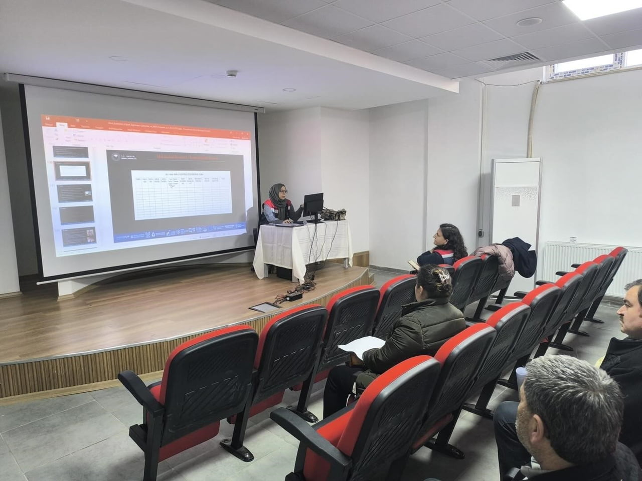 AYDIN'IN KÖŞK İLÇESİNDE İLÇE TARIM EKİPLERİ TARAFINDAN OKUL KANTİNİ ÇALIŞANLARINA ÖZEL HİJYEN...