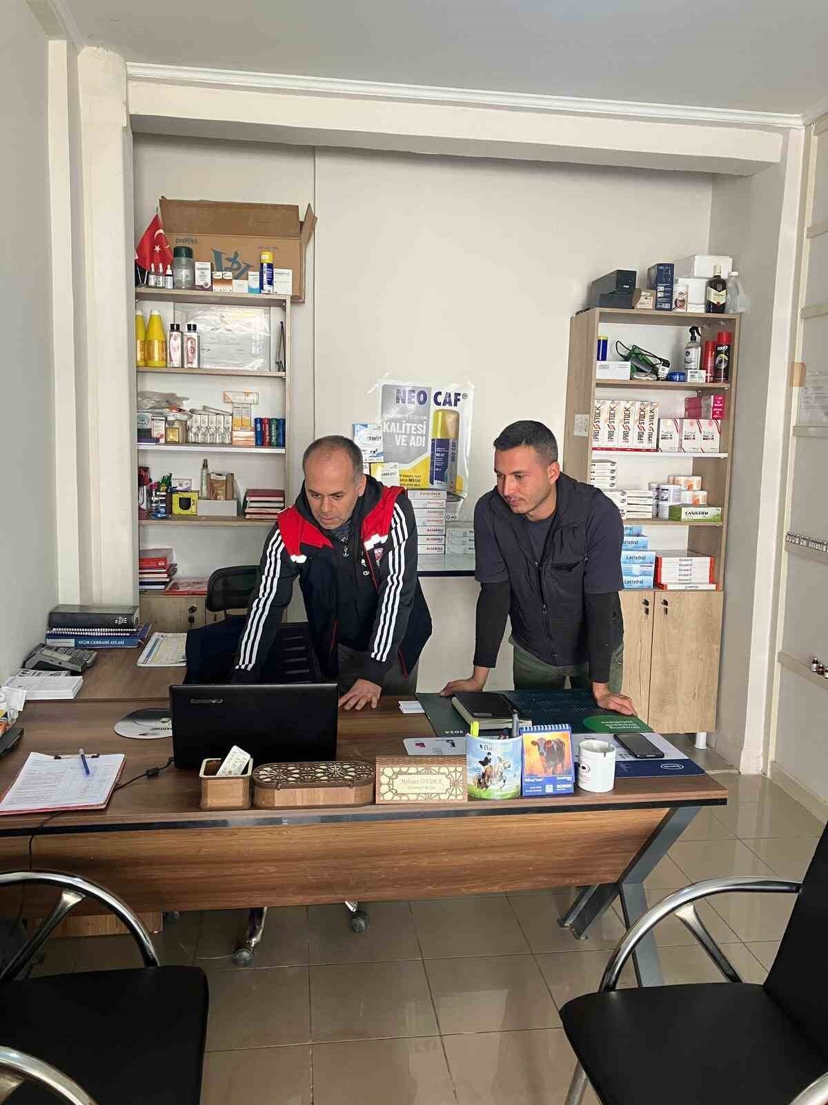 AYDIN'IN KUYUCAK İLÇESİNDE SAHAYA İNEN İLÇE TARIM EKİPLERİ, İLÇEDE HİZMET VEREN SERBEST VETERİNER...