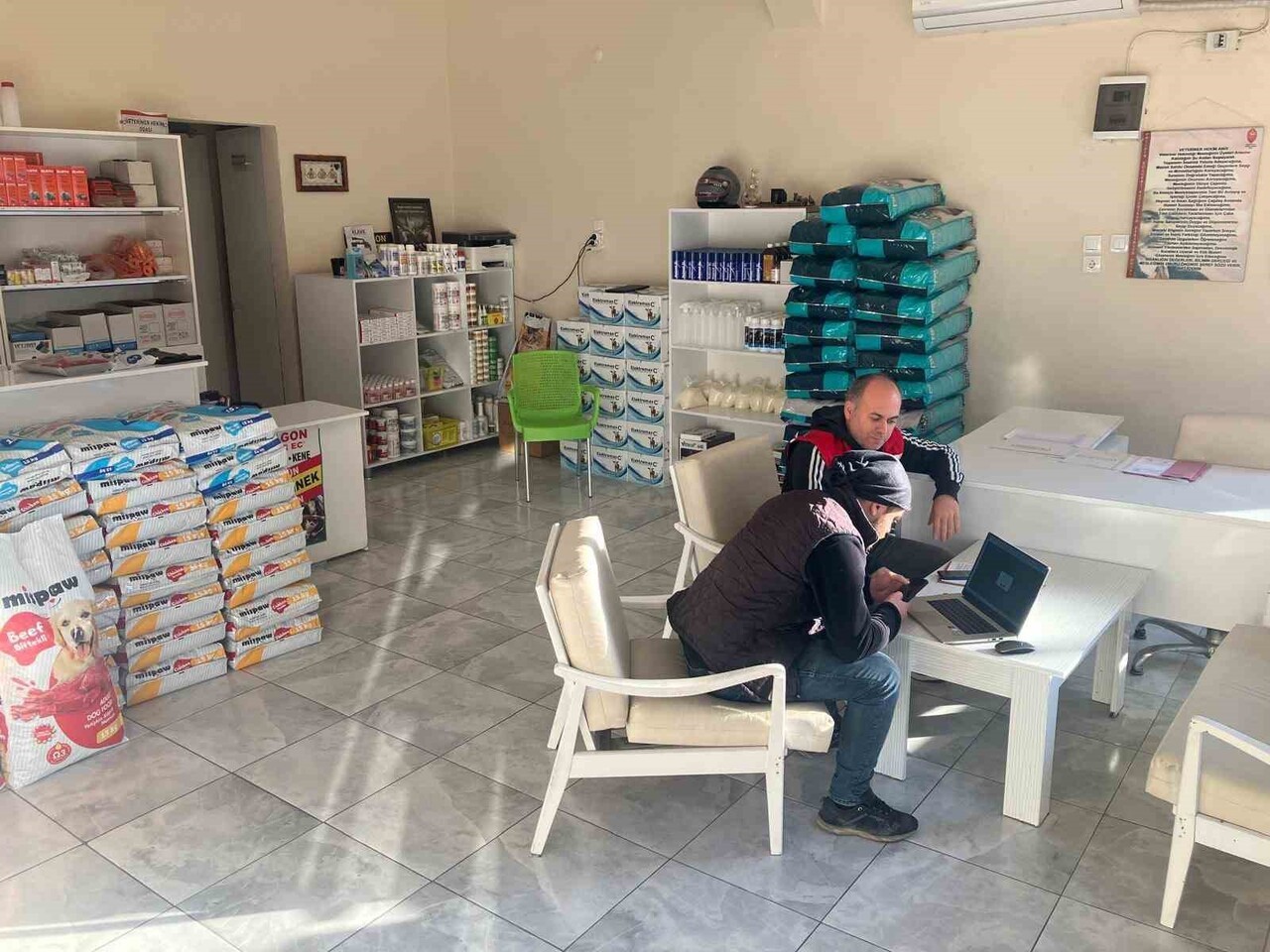 AYDIN'IN KUYUCAK İLÇESİNDE SAHAYA İNEN İLÇE TARIM EKİPLERİ, İLÇEDE HİZMET VEREN SERBEST VETERİNER...