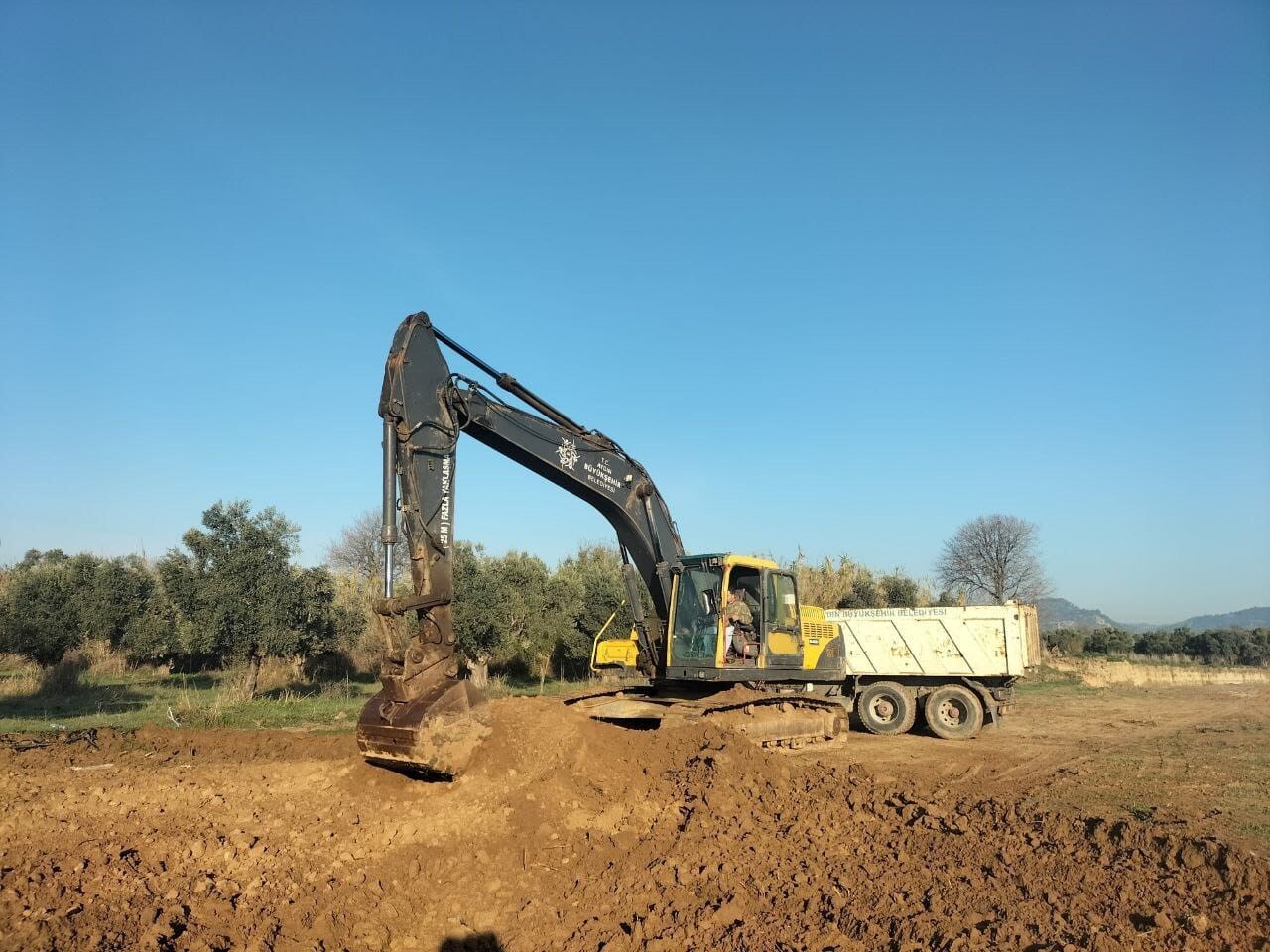 AYDIN BÜYÜKŞEHİR BELEDİYESİ VE ASKİ EKİPLERİ, 17 İLÇEDE YÜRÜTTÜĞÜ ALTYAPI VE ÜSTYAPI ÇALIŞMALARINA...