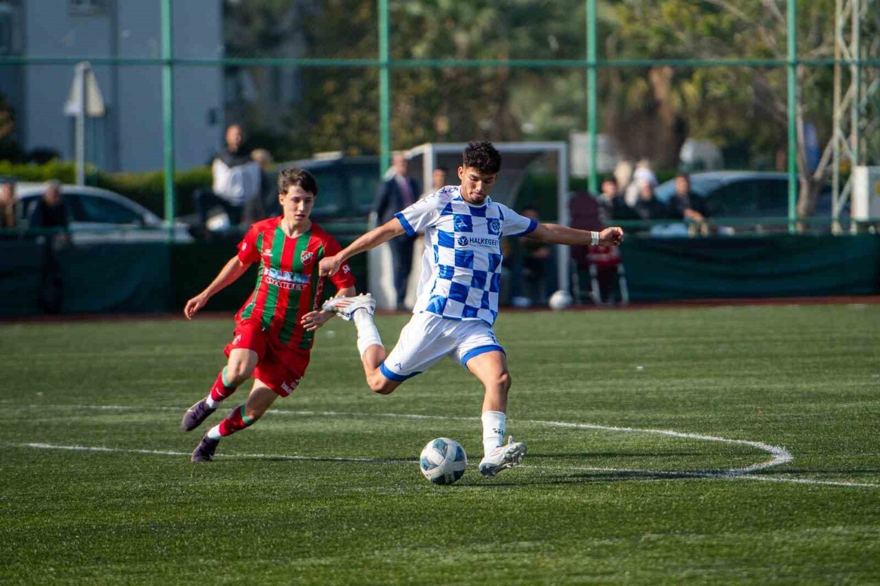 AYDIN BÜYÜKŞEHİR, KARŞIYAKA’YI 2-0’LA GEÇTİ